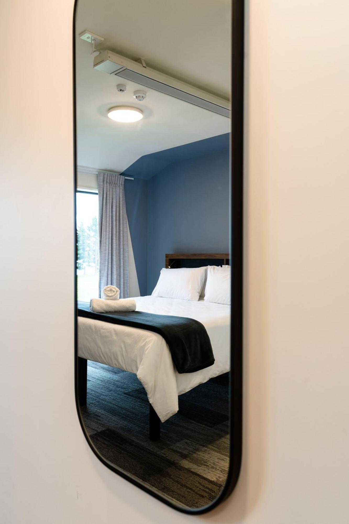 Haka House Rotorua Hostel Exterior photo A mirror