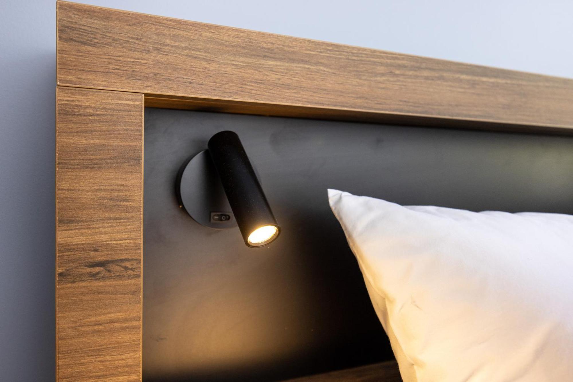 Haka House Rotorua Hostel Exterior photo A wall-mounted reading light