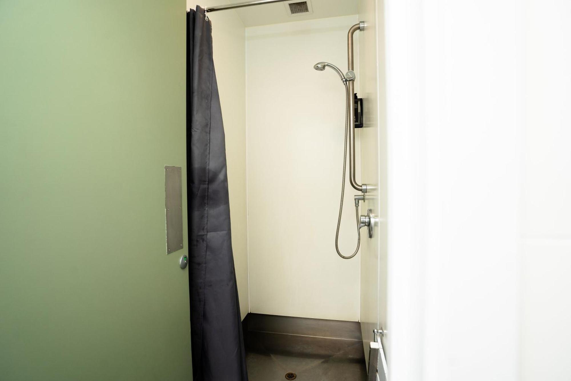 Haka House Rotorua Hostel Room photo A shower cubicle